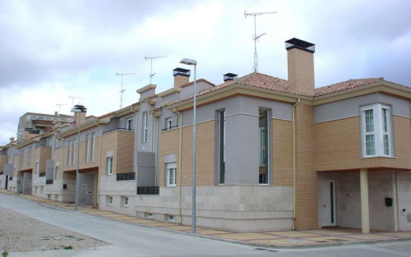 Bloque de viviendas unifamiliares en promoción