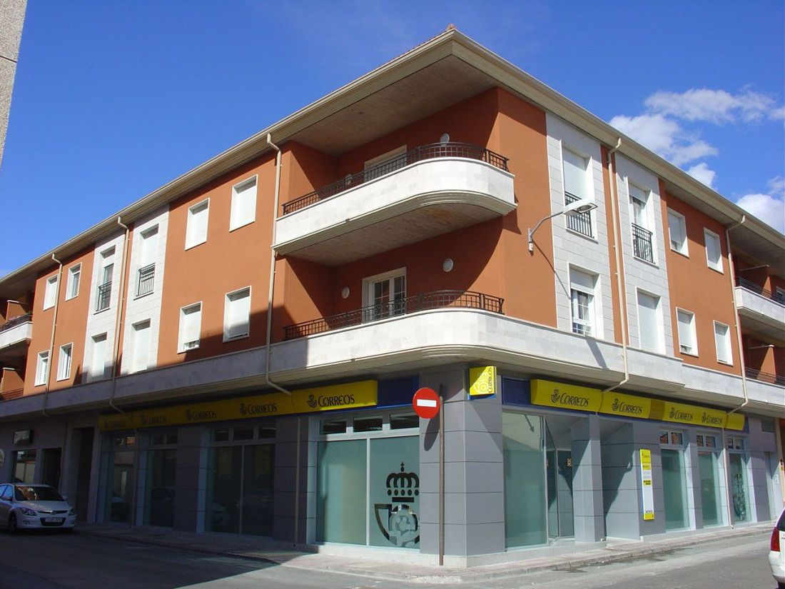 Fachada de bloque de viviendas protección oficial