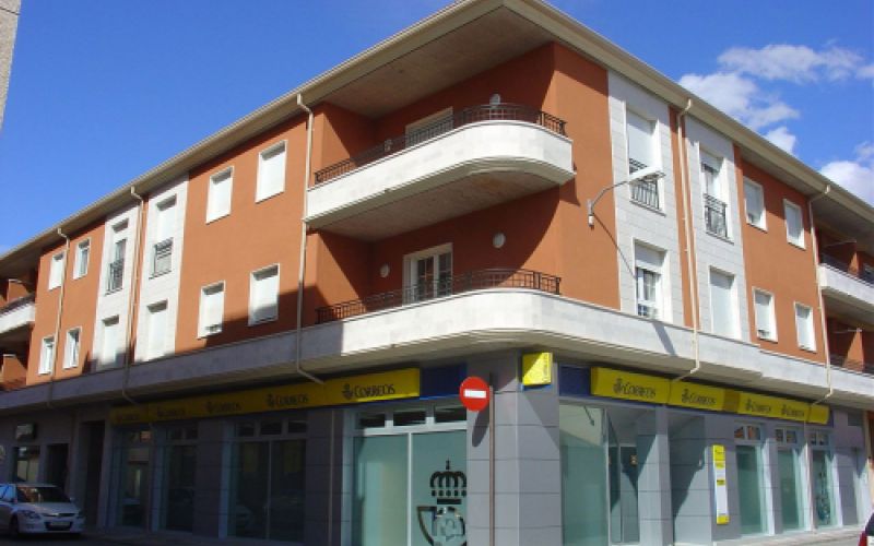 Fachada de bloque de viviendas protección oficial