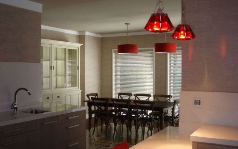 Cocina  y sala de estar en vivenda adosadada